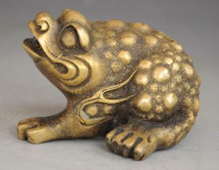 China Old Fengshui Pure Copper Hand - Carved Toad Statue C02