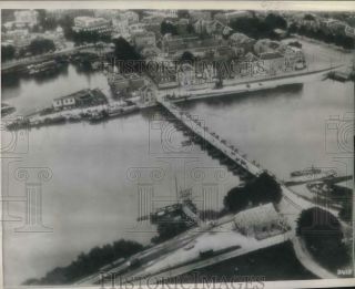 1944 Press Photo World War Ii Aerial View Of Arnhem,  Holland On The Rhine River