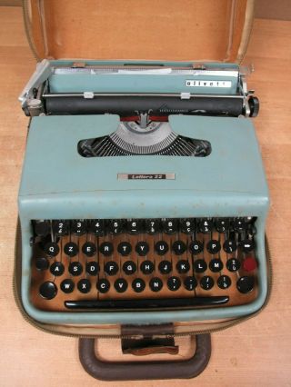 Vintage Portable Underwood Olivetti Lettera 22 Blue Metal Body Typewriter Case