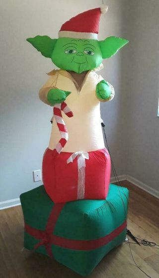 Gemmy Disney Star Wars Yoda On Christmas Presents Inflatable Airblown Decor