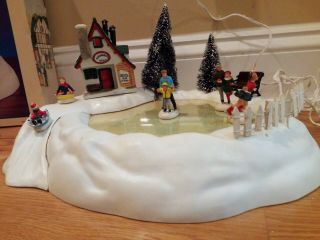 LEMAX CHRISTMAS VILLAGE HOUSE ACCESSORIES - ANIMATED SKATING POND 54106 3