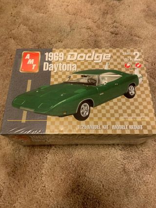 Collectible Amt 1969 Dodge Daytona 1/25 Plastic Model Muscle Car Kit Mpn 38208