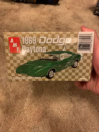 Collectible AMT 1969 Dodge Daytona 1/25 Plastic Model Muscle Car Kit MPN 38208 3