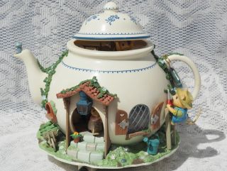 Enesco Animated Small World Of Music Box Teapot Bungalow Illuminate Oh What A.