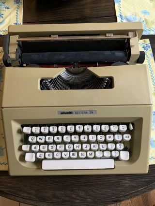 Vintage Olivetti Lettera 25 Beige With White Keys 1970 