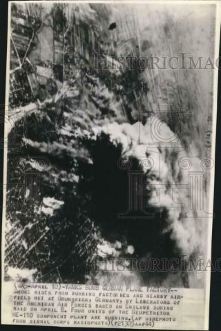 1944 Press Photo Aerial View Of Allied Bombing Raid Over Brunswick,  Germany