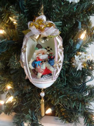 Hand Decorated & Carved Goose Egg Christmas Santa Claus Ornament 4 "