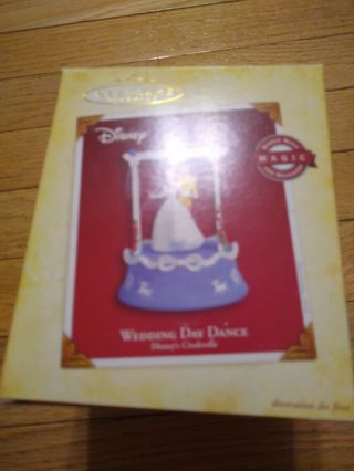 Hallmark Keepsake 2005 Cinderella Wedding Day Dance Disney Music Box Ornament