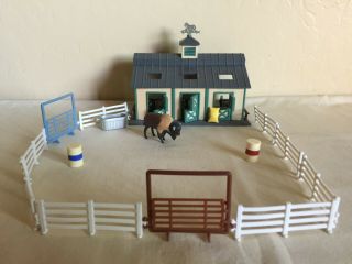 Breyer Mini Whinnie 3 Stall Horse Barn And Accessories