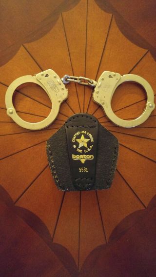 Smith & Wesson Leverlock Handcuffs And Boston Leather Holster