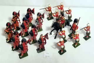 Lmas Britains Scale Model Scottish Marching Bagpipers & Soldiers