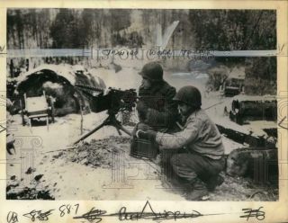 1945 Press Photo Us Army George Hankins & John Matto,  Ardennes Salient,  Belgium