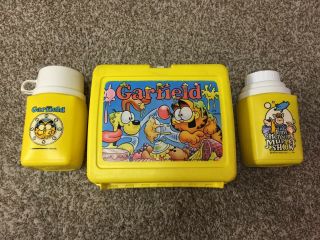 Vintage 1978 Garfield & Odie Yellow Plastic Lunch Box W/ 2 Thermos Jim Davis