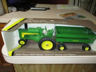 Nib 1993 Ertl John Deere 1958 Model " 630 Lp " Tractor And Wagon 1/16 5759