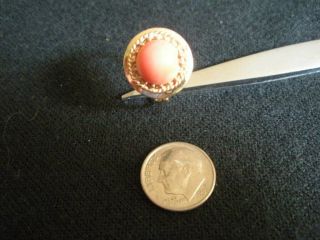14k Solid Yellow Gold With Coral Stone Vintage Ring,  3.  8 Grams,  Size 7