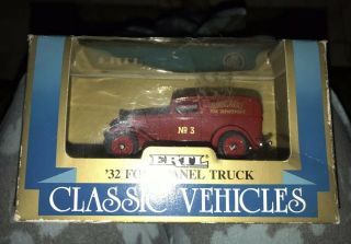 Ertl 1:43 Scale Die Cast Classic Vehicles 1932 Ford Panel Chicago Fire Truck NIB 2