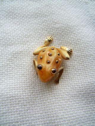 Vintage Crown Trifari Pin Signed Lucite & Gold Tone Metal Frog Brooch 1 1/8 " Sq.