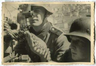 German Wwii Archive Photo: Elite Troops Soldiers With Machine Gun