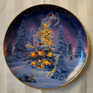 Avon 2005 Collectible Christmas Plate " Angel Lights " By Frank Riccio