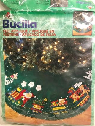 2001 Bucilla Felt Applique Santa Bear With Toy Train 43 " Round Tree Skirt 84403