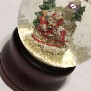 Silvestri Christmas Musical Snow Globe Santa Claus Is Coming To Town Wood Base