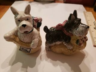 Vintage 1993 Oci Hand Painted Salt And Pepper Shakers Dog Christmas