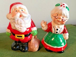 Santa Claus And Mrs Claus Salt And Pepper Shakers Set