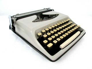 Vintage Remington Streamliner Portable Gray Typewriter With Case