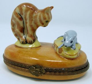 Limoges Cat Trinket Box Peint Main Hinged Mouse Cheese Claspped 2.  5x3.  5 "