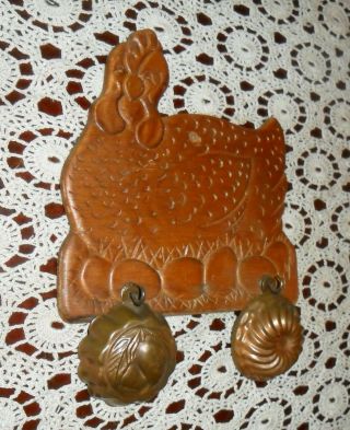 Primitive Vintage Carved Wood Wall Chicken Hen Hanging Mini Copper Jello Mold