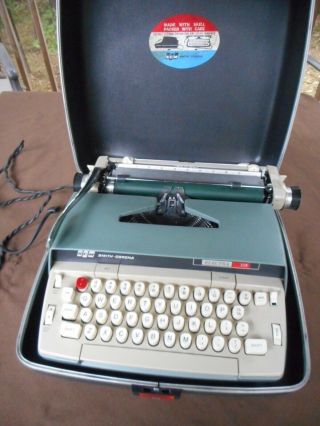 Vintage Smith Corona Electra 110 Electric Typewriter W/case