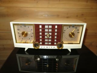 Vintage 1956 Zenith Alarm Clock Tube Radio Model Z519 - W Mid Century Modern