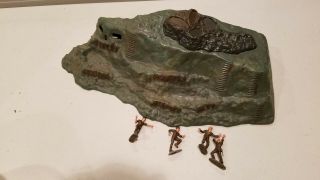Marx Miniature Playset Iwo Jima Mountain With 4 Figures