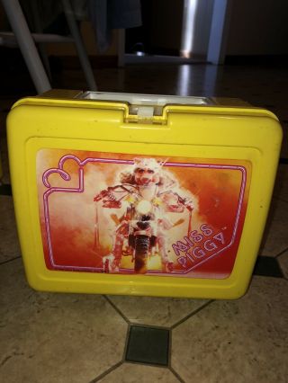 Miss Piggy Lunchbox 1980 Vintage Jim Henson Yellow Plastic Motorcycle