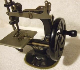 Miniature Singer Sewing Machine Child 