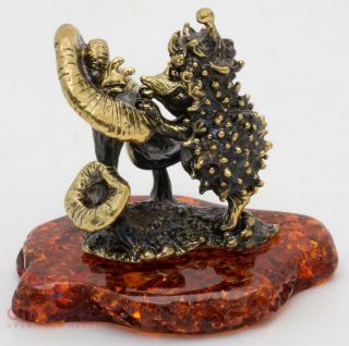 Brass Amber Figurine Of Hedgehog Talking To Little Snail On A Mushroom Ironwork
