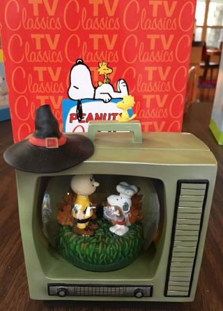 Westland Giftware Peanuts Tv Classics A Charlie Brown Thanksgiving Globe