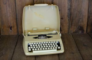 Vintage Royal Royalite Typewriter Tan