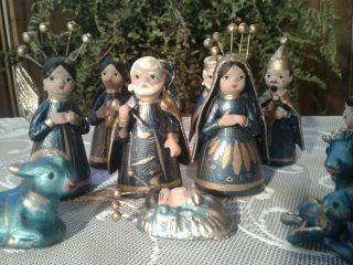 Vintage Mexican Pottery 14 Piece Blue And Gold Nativity Scene