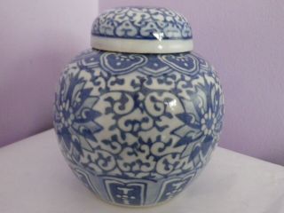FAB CHINESE BLUE & WHITE FLOWERS & LEAVES DESIGN GINGER JAR/POT 12.  5 cms tall 2