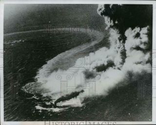 1944 Press Photo Smoke Veils A Japanese Destroyer As It Sinks In Truk Harbor