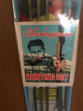 Shakespeare Hunting Set Adult Bow Arrows Vintage