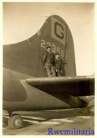 Org.  Photo: Us Airmen Posed On Tail Of 385th Bomb Group B - 17 Bomber (42 - 3356)