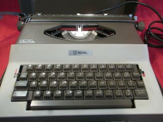 Vintage Electric Royal Typewriter With Carry Case Model Sp - 8500 Japan