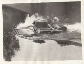 Wwii Press Photo Soviet Russian Amphibious 1935 Swimming Tank 18