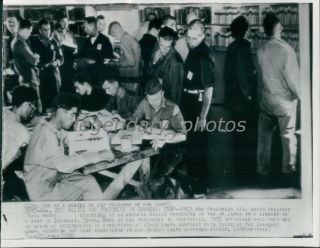 1945 World War Ii Allied Prisoners In Shanghai Camp Wirephoto