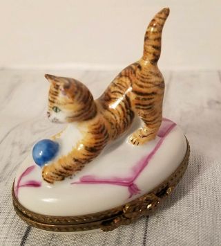Limoges France Peint Main Trinket Box Cat With Ball Hinged