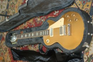 Vintage 1980 Gibson LES PAUL DELUXE Gold Top Electric Guitar with HSC 3
