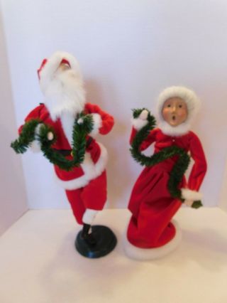 Byers Choice Carolers Mr & Mrs Dancing Santa Claus 13 Inch Talbot 