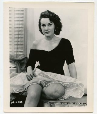 Vintage 1940s Photo,  Sexy Brunette Pin - Up Girl,  Legs,  4x5,  X10690